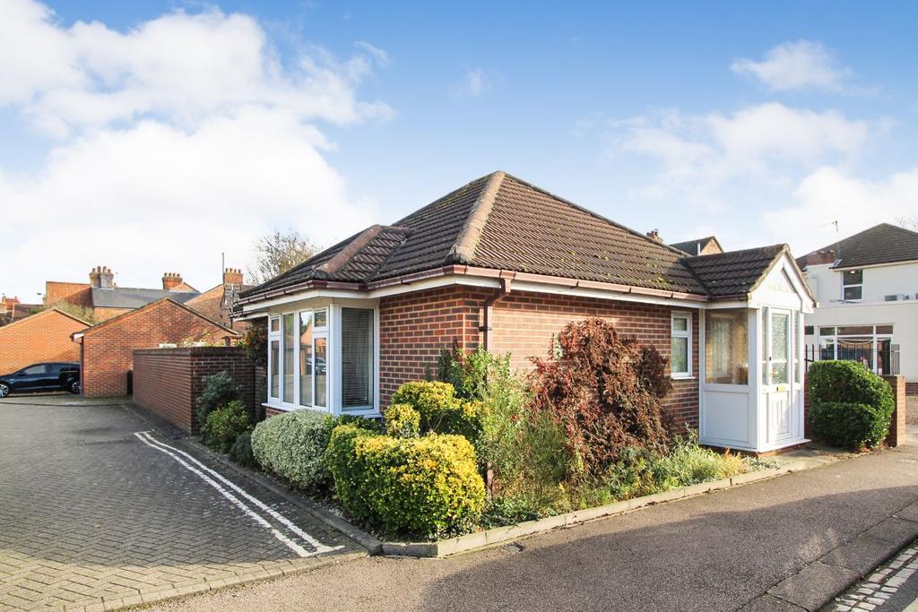 Brookfield Road, Bedford 1 bed detached bungalow £240,000