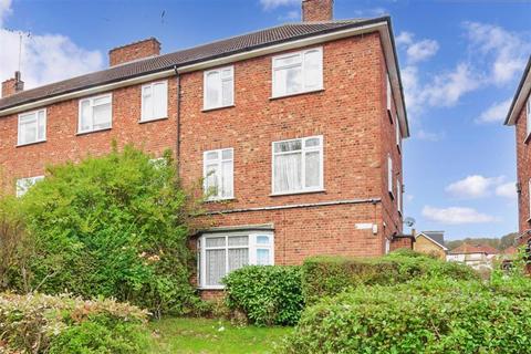 61 Hillyfields, Loughton, IG10 2PT