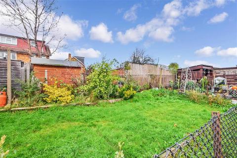 61 Hillyfields, Loughton, IG10 2PT