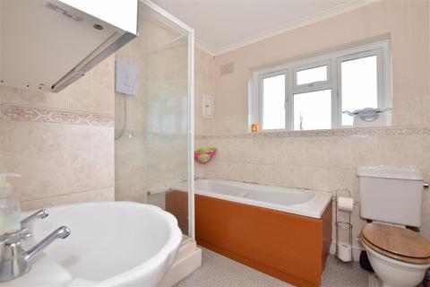 61 Hillyfields, Loughton, IG10 2PT