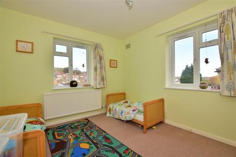 61 Hillyfields, Loughton, IG10 2PT