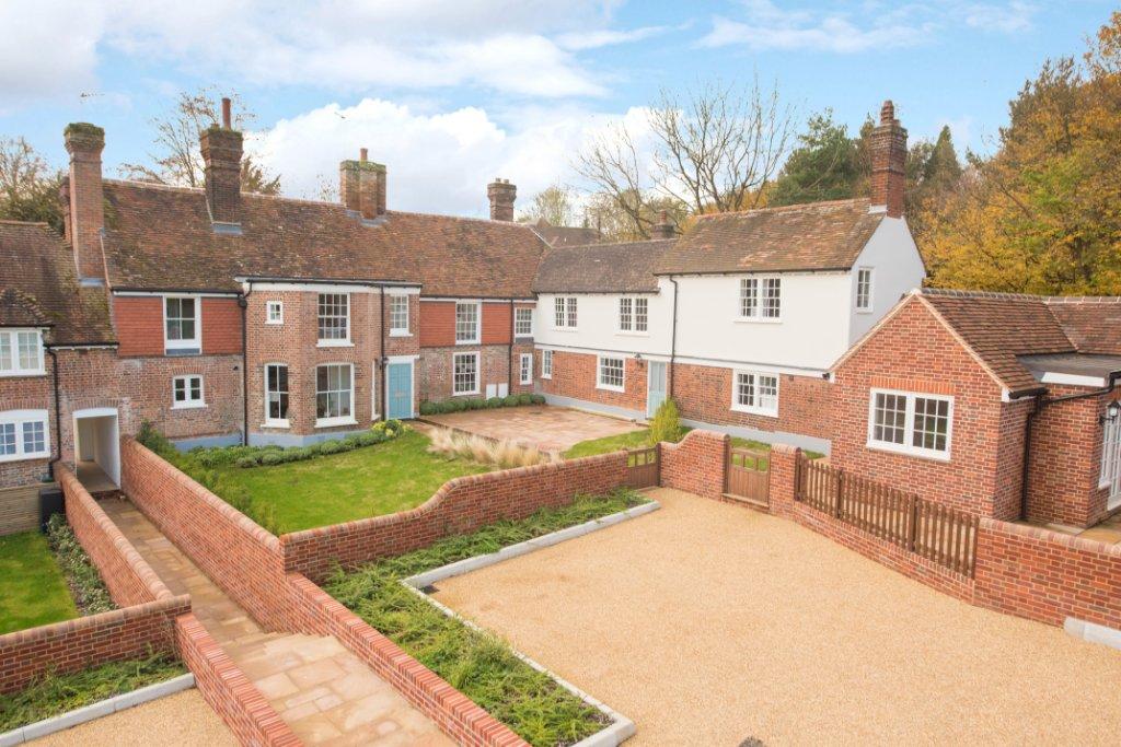 Hitchin Road, Preston, Hitchin, Hertfordshire, SG4 2 bed end of terrace