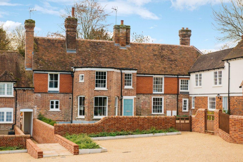 Hitchin Road, Preston, Hitchin, Hertfordshire, SG4 3 bed terraced house