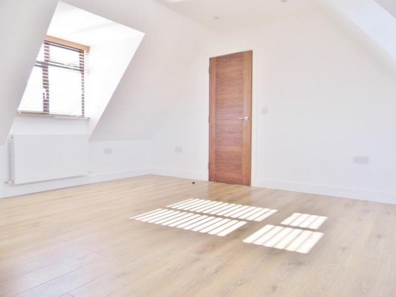 Kingsgate Avenue, Finchley, N3 1 bed apartment £1,250 pcm (£288 pw)