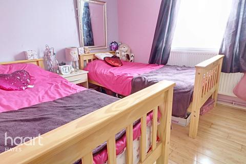 28 Benson Close, Hounslow, TW3 3QX