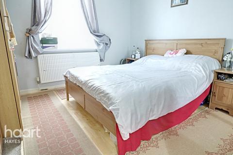28 Benson Close, Hounslow, TW3 3QX