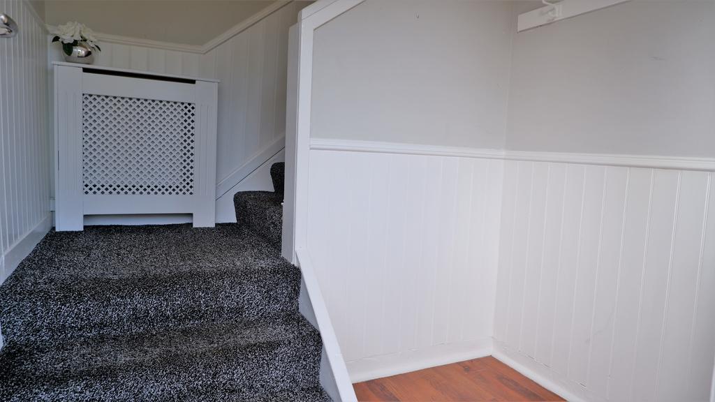 Bellfield Crescent, Barrhead G78 3 bed apartment £105,000