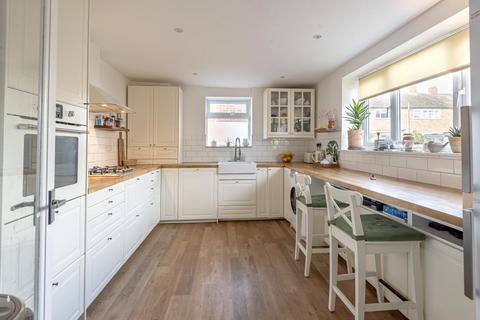 2 Buscot Drive, Abingdon, OX14 2BJ