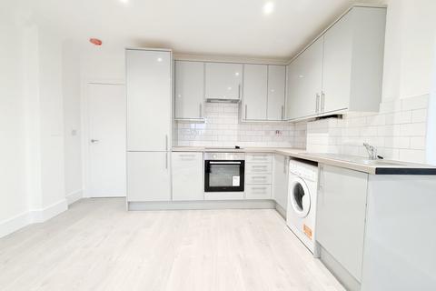 3 bedroom flat to rent, 5  High Road, Turnpike Lane