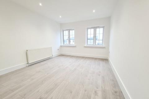 3 bedroom flat to rent, 5  High Road, Turnpike Lane