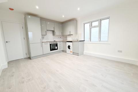 3 bedroom flat to rent, 5  High Road, Turnpike Lane