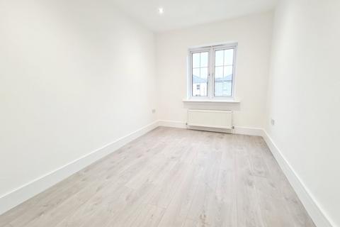 3 bedroom flat to rent, 5  High Road, Turnpike Lane