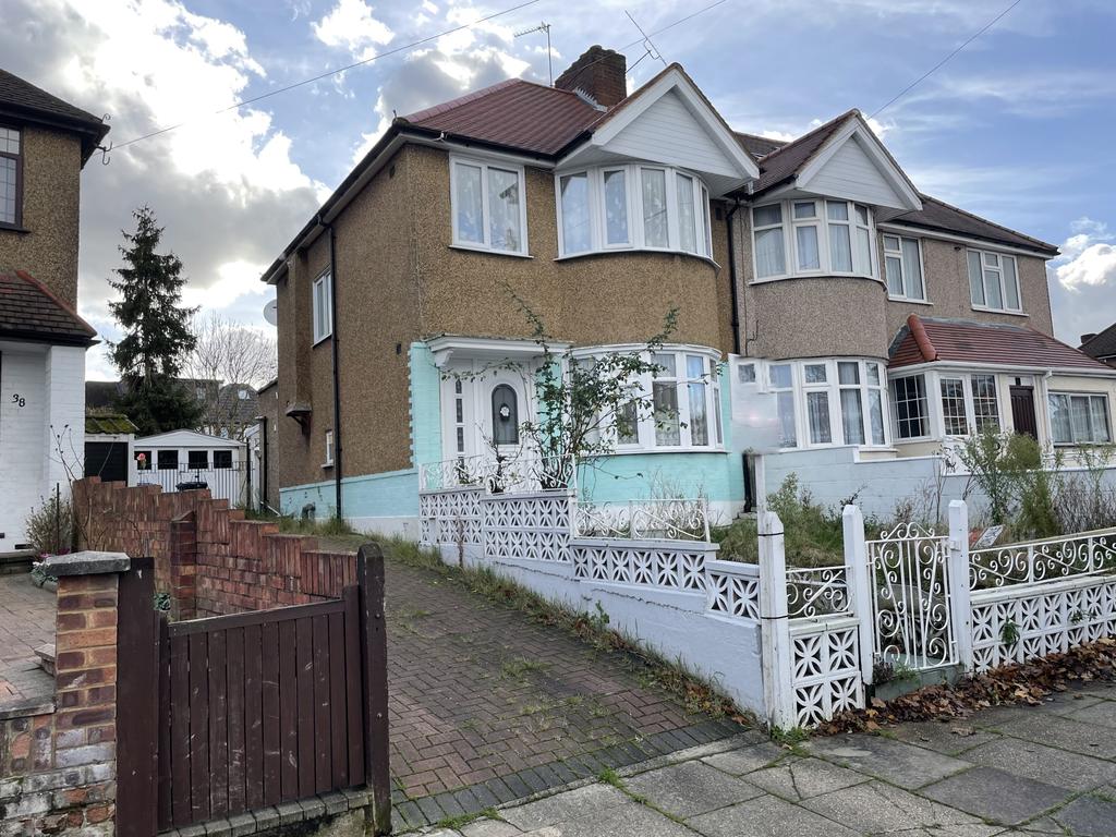 Danemead Grove, Northolt, UB5 3 bed house £1,775 pcm (£410 pw)