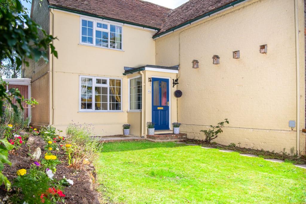 Road, Kingsley, Bordon, GU35 3 bed semidetached house £1,350