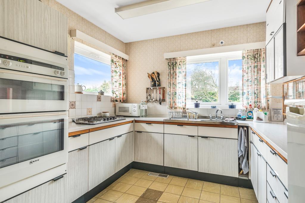 Conifer Crest, Newbury, Newbury, RG14 4 bed detached bungalow £580,000