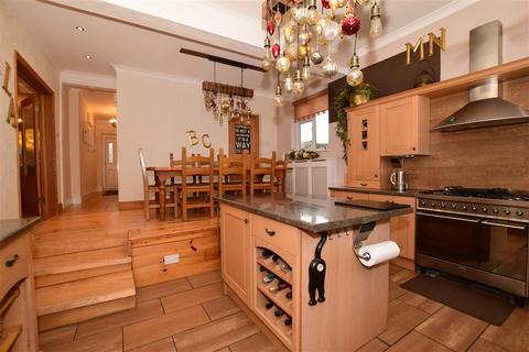1 Iris Crescent, Bexleyheath, DA7 5QB