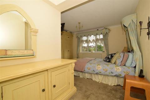 1 Iris Crescent, Bexleyheath, DA7 5QB