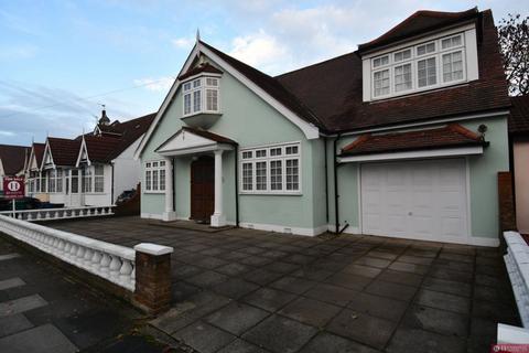 21 Gyllyngdune Gardens, Ilford, IG3 9HH
