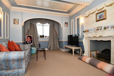 21 Gyllyngdune Gardens, Ilford, IG3 9HH