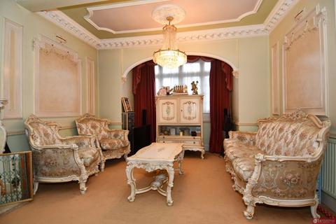 21 Gyllyngdune Gardens, Ilford, IG3 9HH
