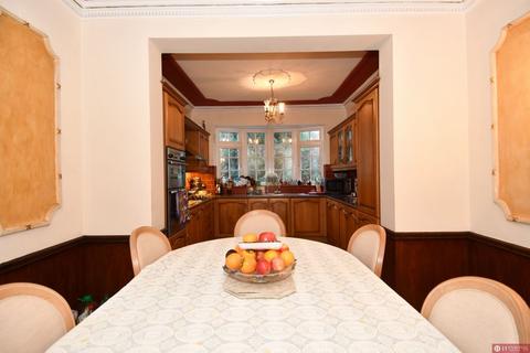 21 Gyllyngdune Gardens, Ilford, IG3 9HH
