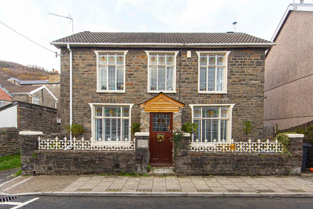 Walter Street, Abercynon, Mountain Ash 4 bed detached house £195,000