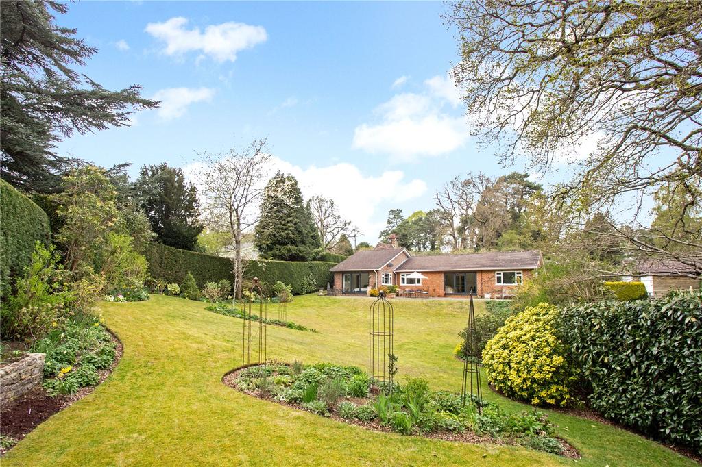 Star Hill, Churt, Farnham, Surrey, GU10 4 bed detached house - £1,250,000