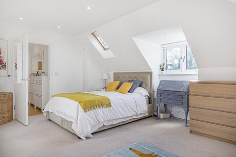 6, Argyle Court Stile Hall Gardens, London, W4 3BP
