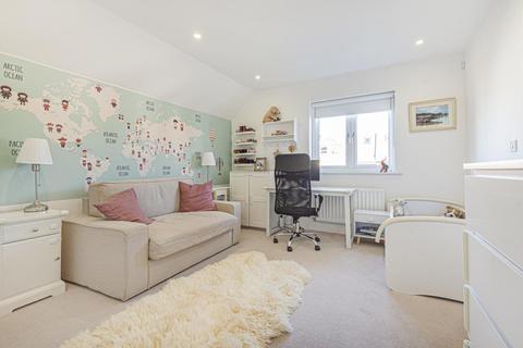 6, Argyle Court Stile Hall Gardens, London, W4 3BP