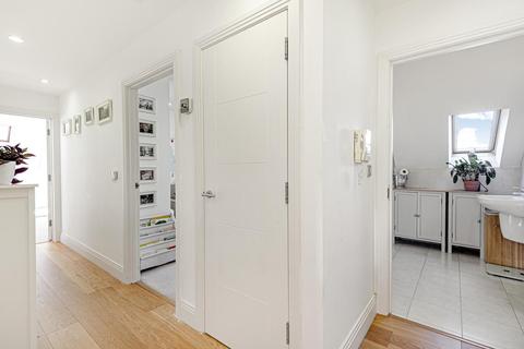 6, Argyle Court Stile Hall Gardens, London, W4 3BP