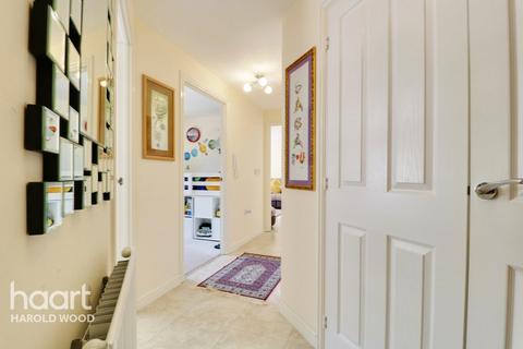 Flat 1, Boarwood House, 3 Meadfarm Close, Romford, RM3 9FJ