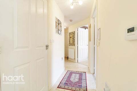 Flat 1, Boarwood House, 3 Meadfarm Close, Romford, RM3 9FJ