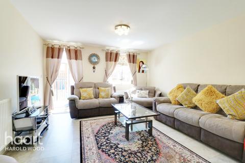 Flat 1, Boarwood House, 3 Meadfarm Close, Romford, RM3 9FJ