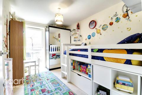 Flat 1, Boarwood House, 3 Meadfarm Close, Romford, RM3 9FJ