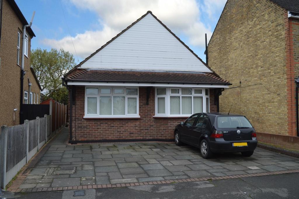 Clydesdale Road, Hornchurch, Essex, RM11 2 bed detached bungalow £465,000