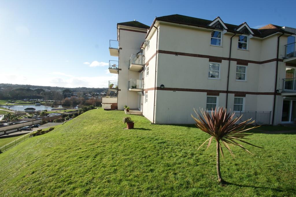 Alta Vista Road Roundham Paignton 2 bed ground floor flat for sale