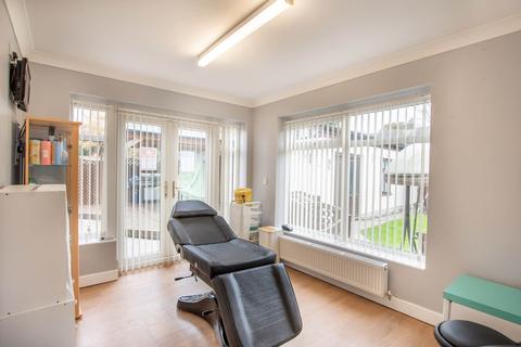 162 Thorne Road, Edenthorpe, Doncaster, DN3 2LU