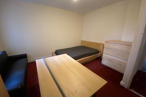 3 bedroom flat share to rent, Conyngham Road, Manchester