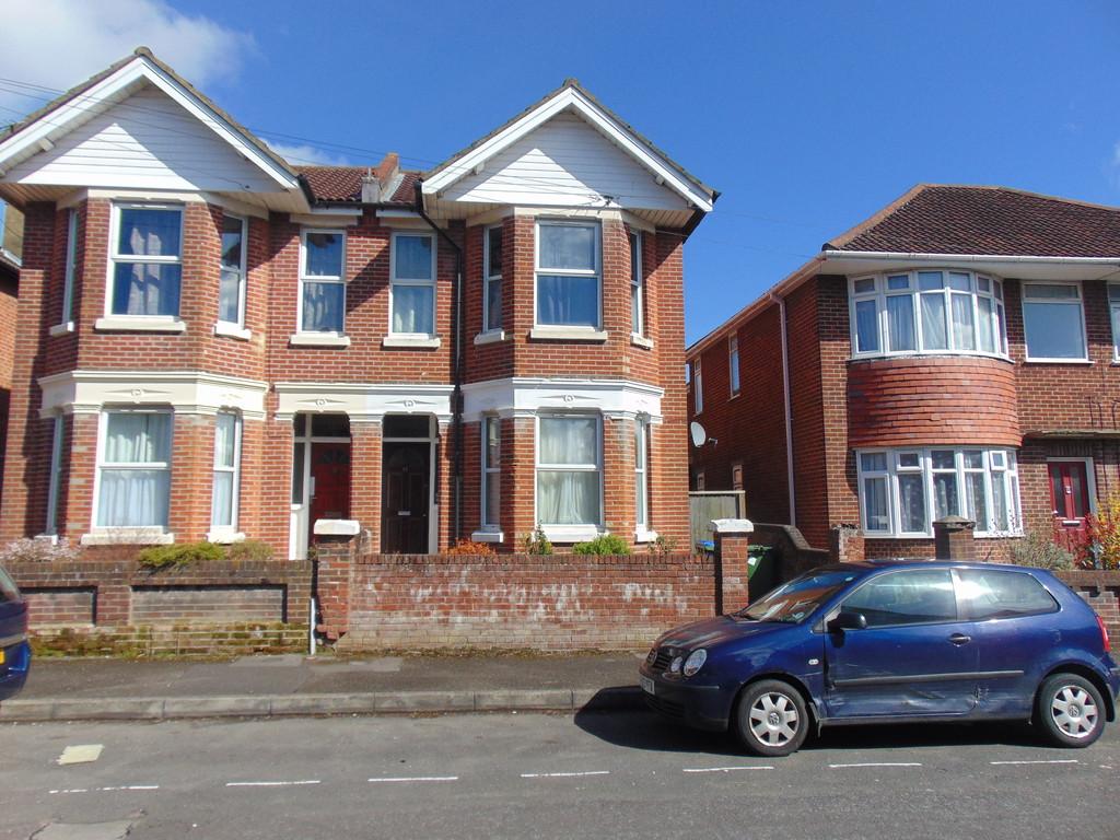 Holyrood Avenue, Southampton 6 bed semidetached house £3,000 pcm (£