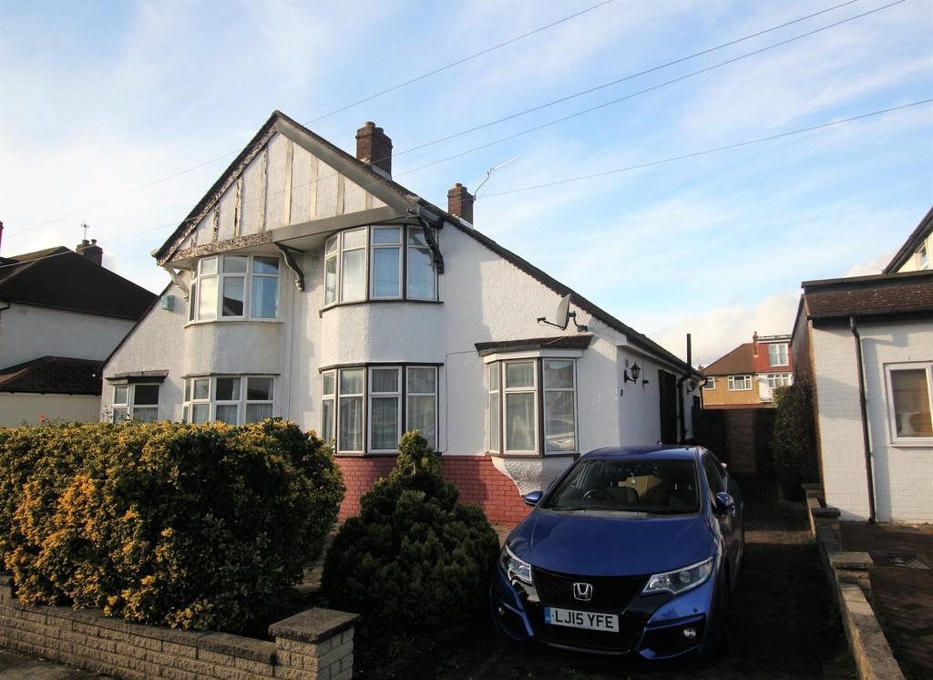 Denham Crescent, Mitcham 3 bed semidetached house £479,950