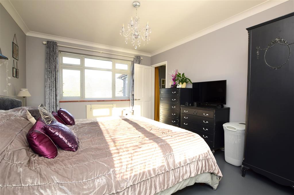 Dunstall Avenue, Burgess Hill, West Sussex 2 bed detached bungalow £