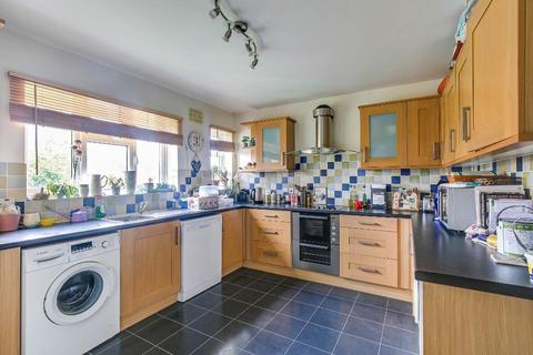 22 Crewes Lane, Warlingham, CR6 9NS