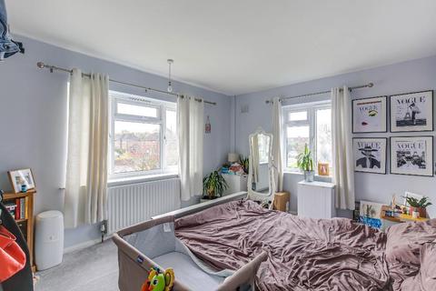 22 Crewes Lane, Warlingham, CR6 9NS