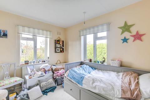 22 Crewes Lane, Warlingham, CR6 9NS