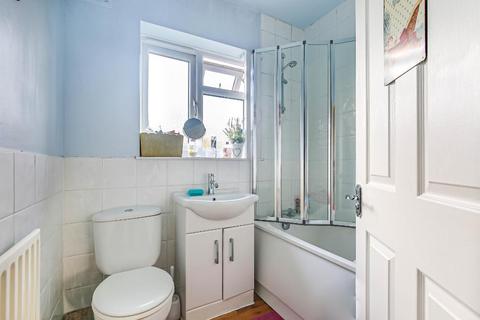 22 Crewes Lane, Warlingham, CR6 9NS