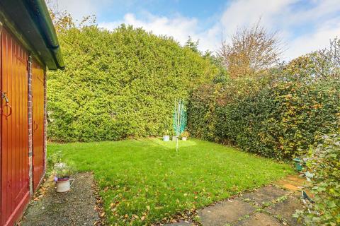22 Crewes Lane, Warlingham, CR6 9NS