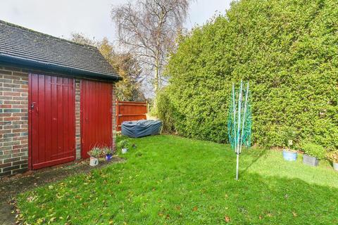 22 Crewes Lane, Warlingham, CR6 9NS