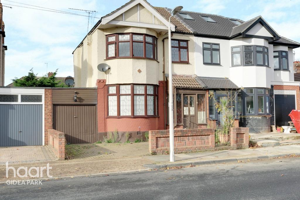 Parkside Avenue, Romford, RM1 3 bed semidetached house £440,000