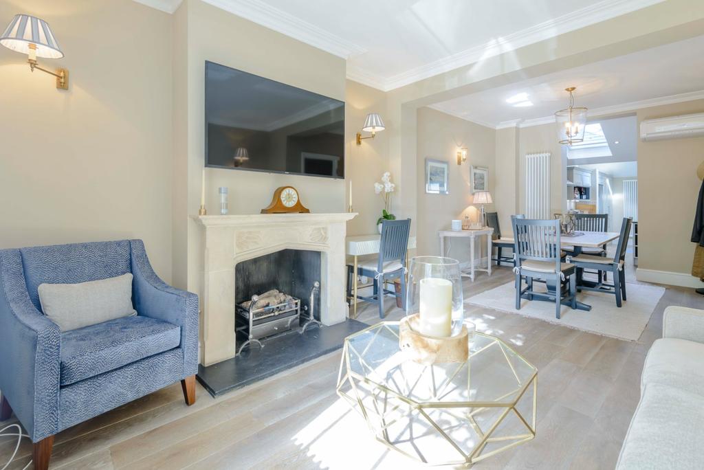 Sitting/Dining Room