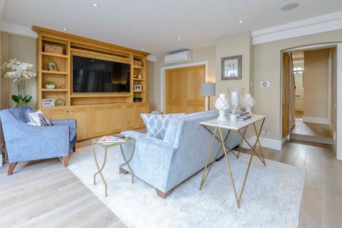 1 Gloucester Place, Windsor, SL4 2AJ